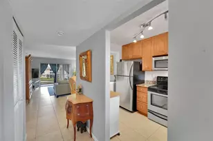 9261 Sunrise Lakes Blvd, Sunrise, FL 33322 - Photo 8