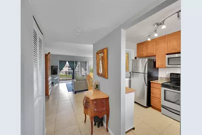 9261 Sunrise Lakes Boulevard #309, Sunrise, FL 33322 - Photo 8