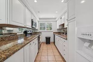 1709 NE 28th Dr, Wilton Manors, FL 33334 - Photo 10