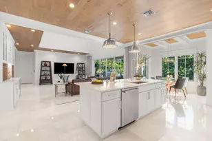 2306 NE 12th Ct, Fort Lauderdale, FL 33304 - Photo 22