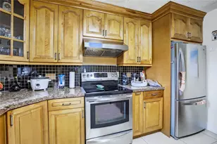 211 S Hollybrook Dr, Pembroke Pines, FL 33025 - Photo 2