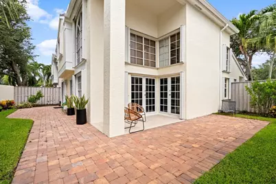 8 Governors Court, Palm Beach Gardens, FL 33418 - Photo 4