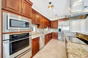 1368 Bayview Dr, Fort Lauderdale, FL 33304 - Photo 14