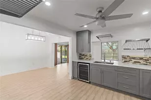 9700 NW 10th St, Pembroke Pines, FL 33024 - Photo 4