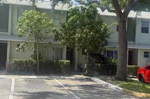 795 Crystal Lake Dr, Deerfield Beach, FL 33064 - Photo 2