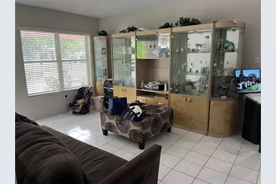 427 NE 160th Street, Miami, FL 33162 - Photo 12