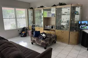 427 NE 160th St, Miami, FL 33162 - Photo 12