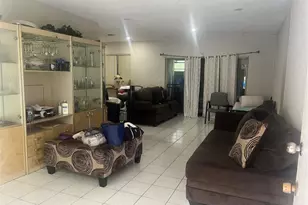 427 NE 160th St, Miami, FL 33162 - Photo 14