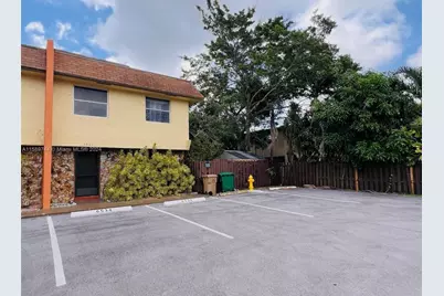 6534 SW 41st Street, Davie, FL 33314 - Photo 2