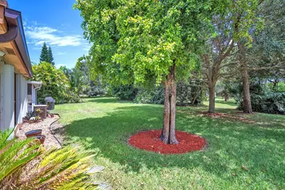 6104 Rainbow Circle, Greenacres, FL 33463 - Photo 8