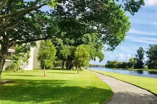 2112 S Cypress Bend Dr, Pompano Beach, FL 33069 - Photo 36