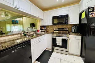 7426 Pinewalk Dr Unit, Margate, FL 33063 - Photo 6