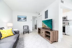 805 NE 23rd Dr, Wilton Manors, FL 33305 - Photo 1