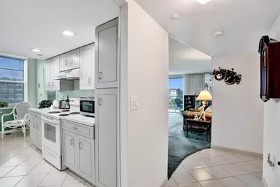 1100 Saint Charles Place #612, Hollywood, FL 33026 - Photo 10