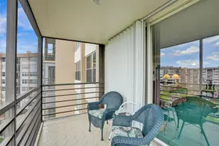 1100 St Charles Pl, Pembroke Pines, FL 33026 - Photo 22