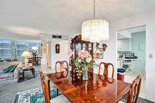 1100 St Charles Pl, Pembroke Pines, FL 33026 - Photo 14