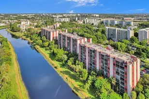 2200 S Cypress Bend Dr, Pompano Beach, FL 33069 - Photo 8