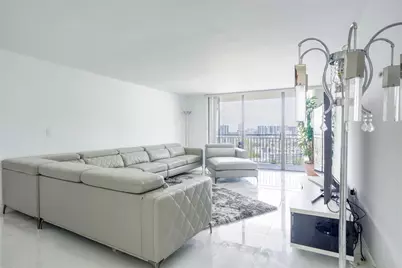 210 174 174 Street #1810, North Miami Beach, FL 33160 - Photo 4