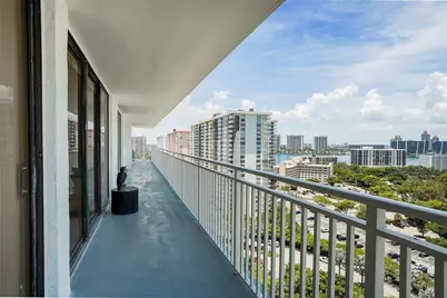 210 174 174 Street #1810, North Miami Beach, FL 33160 - Photo 2