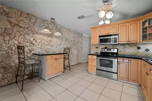 2481 NE 15th Ave, Pompano Beach, FL 33064 - Photo 10