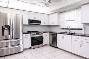 9870 Pecan Tree Dr, Boynton Beach, FL 33436 - Photo 6