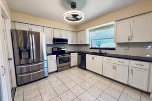 9870 Pecan Tree Dr, Boynton Beach, FL 33436 - Photo 8