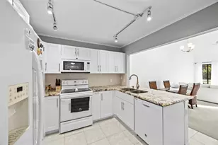 4252 Palm Bay Cir, West Palm Beach, FL 33406 - Photo 14