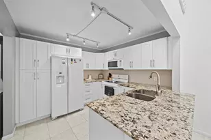 4252 Palm Bay Cir, West Palm Beach, FL 33406 - Photo 12