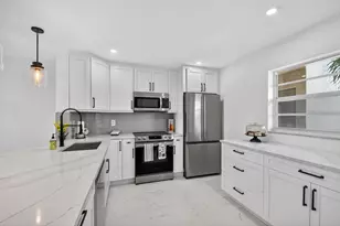 2300 NE 1st Ln, Boynton Beach, FL 33435 - Photo 2