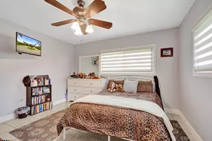 1070 NW 149th St, Miami, FL 33168 - Photo 8