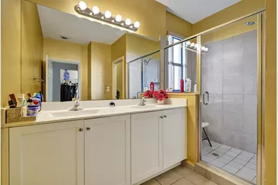 10396 W 34th Lane, Hialeah, FL 33018 - Photo 18