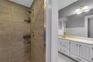 9802 NW 75th Ct, Tamarac, FL 33321 - Photo 14