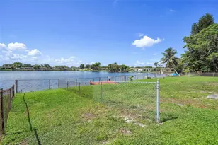 8720 Pasadena Blvd, Pembroke Pines, FL 33024 - Photo 16