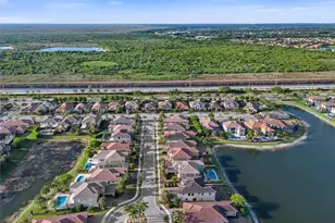 9811 Lakeview Ln, Parkland, FL 33076 - Photo 2