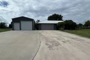 8450 SW 14th Ln, Okeechobee, FL 34974 - Photo 4