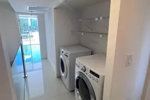 916 NE 27th Ave, Hallandale Beach, FL 33009 - Photo 12