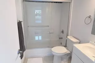 916 NE 27th Ave, Hallandale Beach, FL 33009 - Photo 6