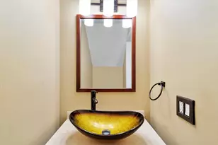 610 SE 14th Ct, Fort Lauderdale, FL 33316 - Photo 8