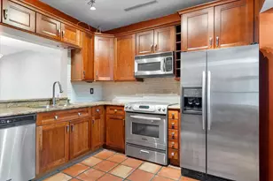 610 SE 14th Ct, Fort Lauderdale, FL 33316 - Photo 4