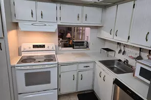3080 Holiday Springs Blvd, Margate, FL 33063 - Photo 8