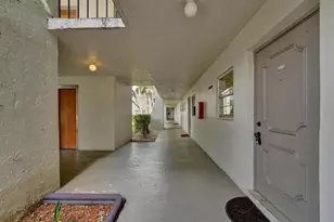 9440 Poinciana Pl, Davie, FL 33324 - Photo 2