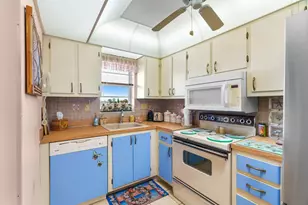 3300 W Rolling Hills Cir, Davie, FL 33328 - Photo 10