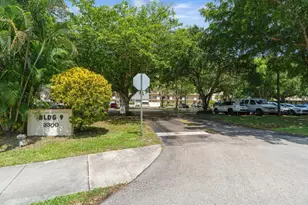3300 W Rolling Hills Cir, Davie, FL 33328 - Photo 4