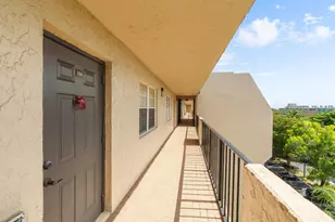 3300 W Rolling Hills Cir, Davie, FL 33328 - Photo 8