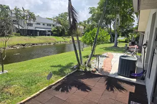 2098 SW 17th Dr, Deerfield Beach, FL 33442 - Photo 2