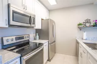 250 NE 20th St, Boca Raton, FL 33431 - Photo 1