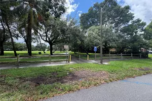 2109 Pinehurst Dr, West Palm Beach, FL 33407 - Photo 16