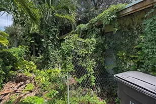 2109 Pinehurst Dr, West Palm Beach, FL 33407 - Photo 6