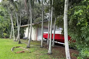 2109 Pinehurst Dr, West Palm Beach, FL 33407 - Photo 4