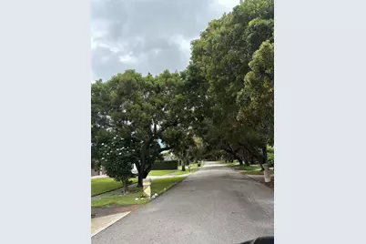 2109 Pinehurst Drive, West Palm Beach, FL 33407 - Photo 14